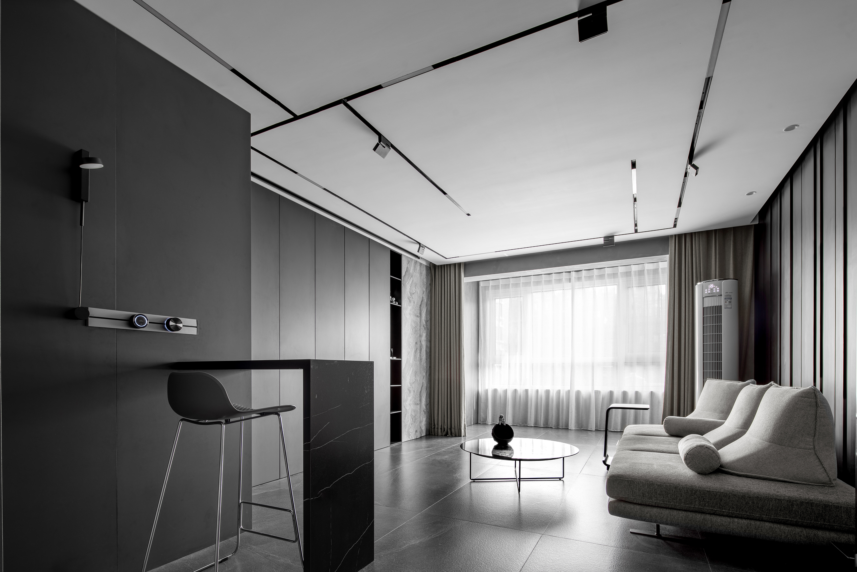 107㎡ | 將空間功能的切割與細(xì)膩入微的美學(xué)來營造沉浸式體驗的居家環(huán)境