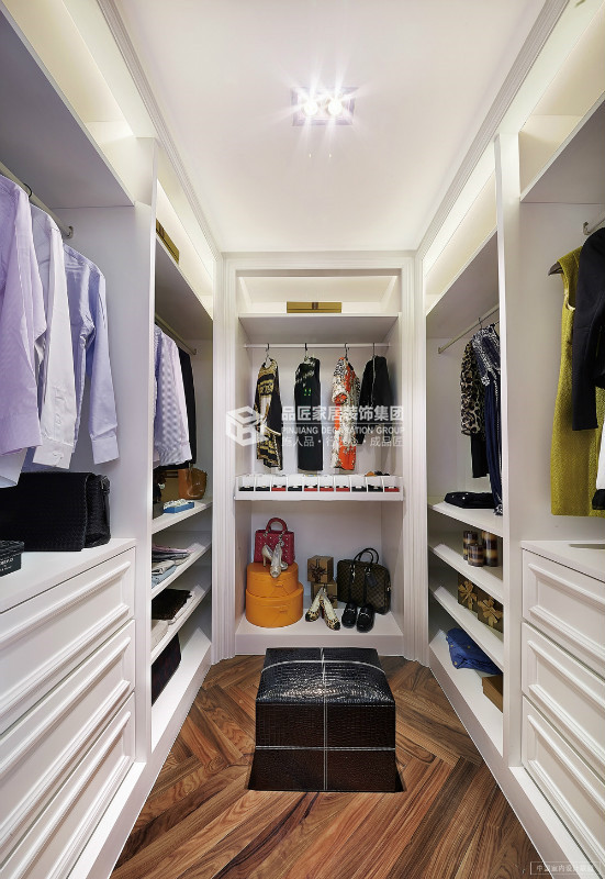 南寧萬(wàn)達(dá)茂140平米現(xiàn)代簡(jiǎn)約案例效果圖