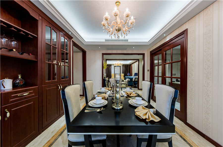 南寧綠地城130平米三居室新古典風(fēng)格案例效果圖