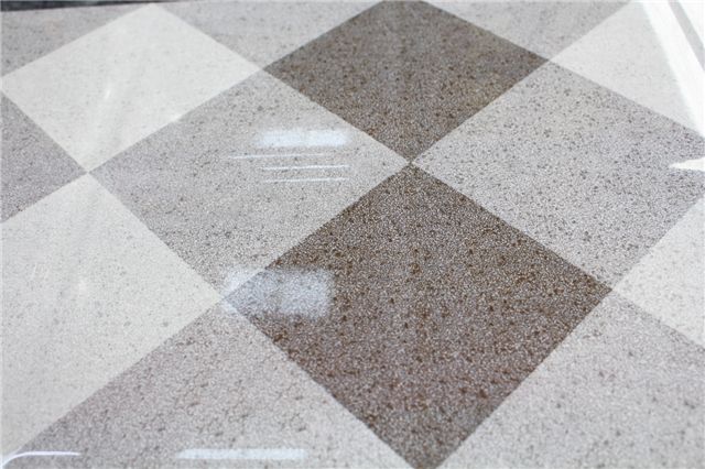 衛(wèi)生間防滑磚選哪種好？瓷磚不防滑了怎么辦？